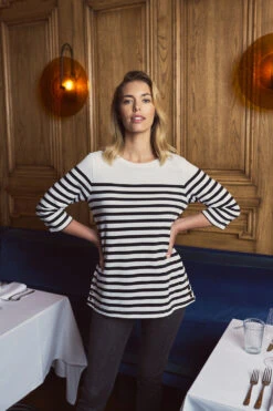 Button Detail Top -Blue Illusion 23.03.01.Blue .Illusion1405edit crop