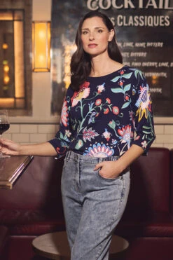 Print Scoop Hem Knit