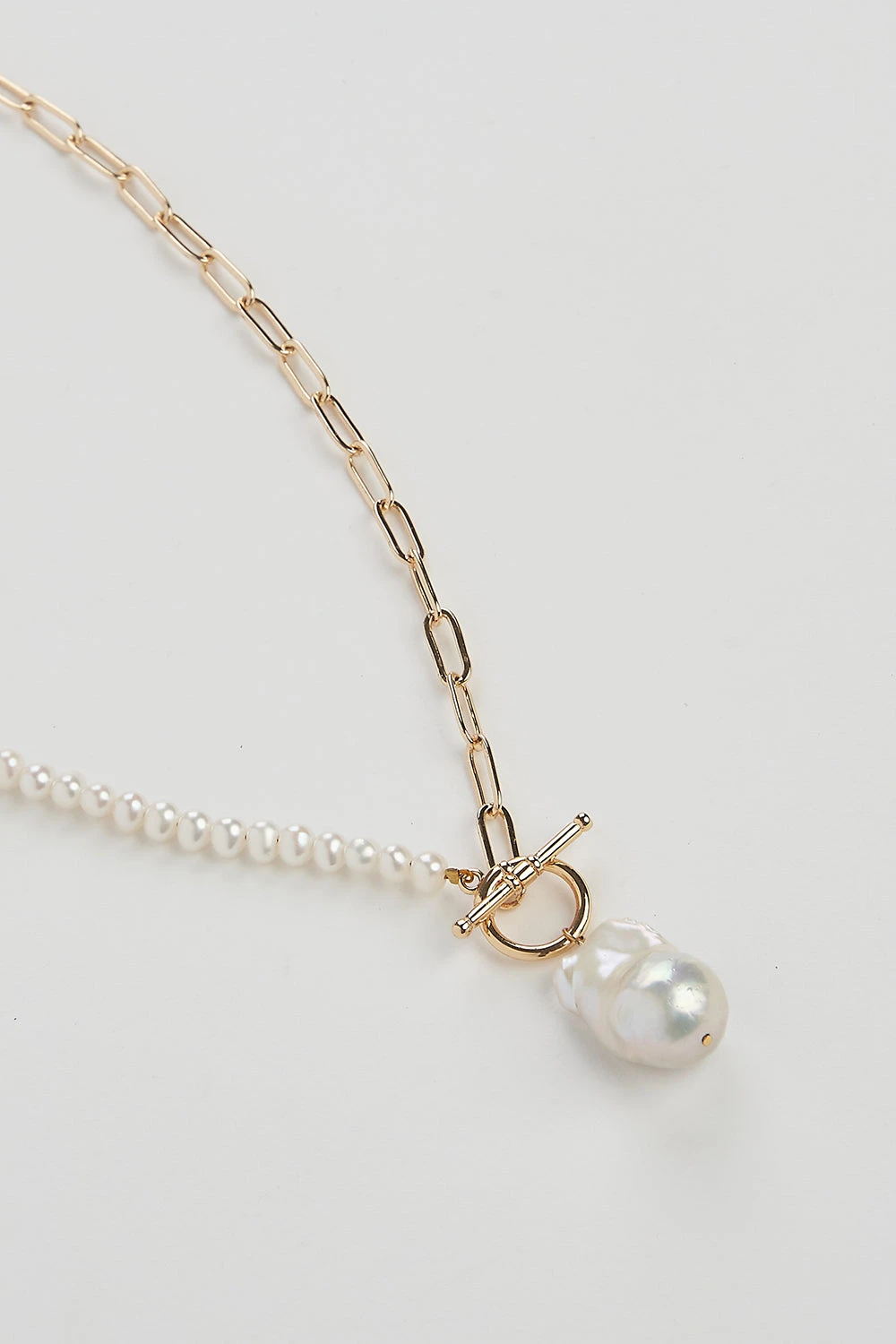 Demi Pearl Chain Necklace 5 Demi Pearl Chain Necklace - Image 3