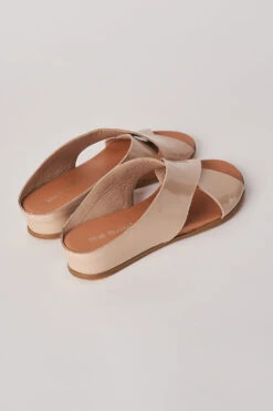 Harli Cross Flat 11 Harli Cross Flat -Blue Illusion HARLICROSSFLATBEIGE0510 edit