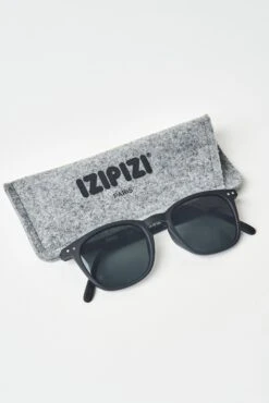 Trapeze Sunglasses Black -Blue Illusion trapezesunglassesblack00003