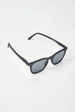 Trapeze Sunglasses Black -Blue Illusion trapezesunglassesblack00008 WEB